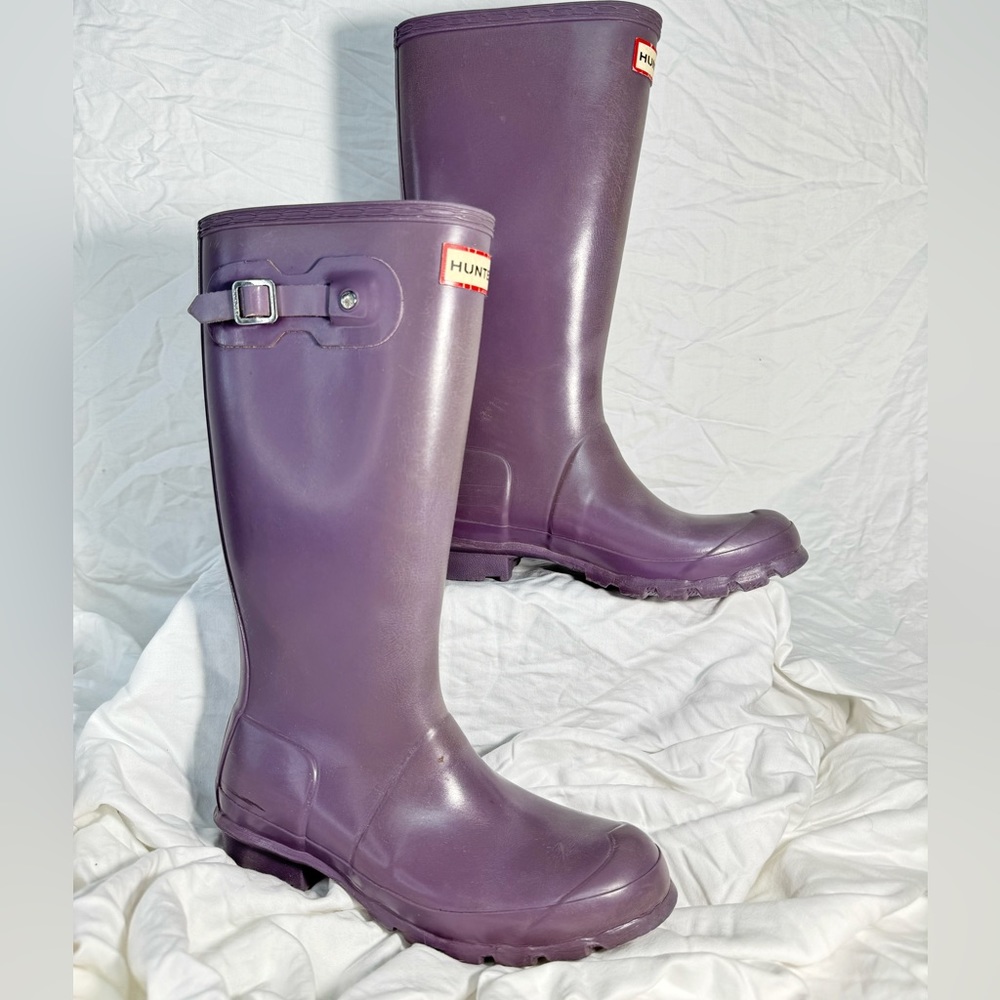 Hunter Shoes Original Tall Hunter Rain Boots in LiLac purple .
Size Euro 37